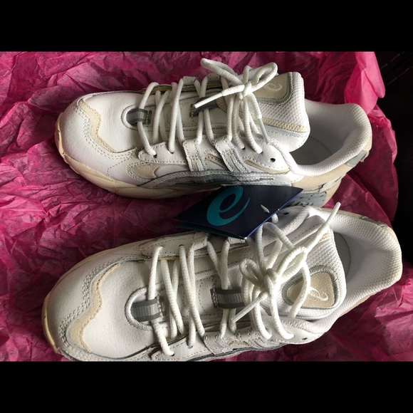 ASICS Gel Kayano 5 6.5 - 7 Beige Cream Chunky Soles Duomax as shown in Lululemon - Picture 4 of 12